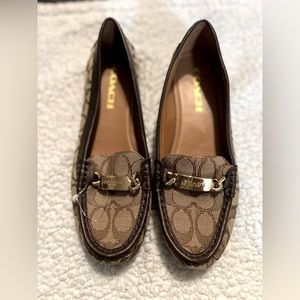 Coach women’s brown Olive loafer with logo and gold buckle size 6.5